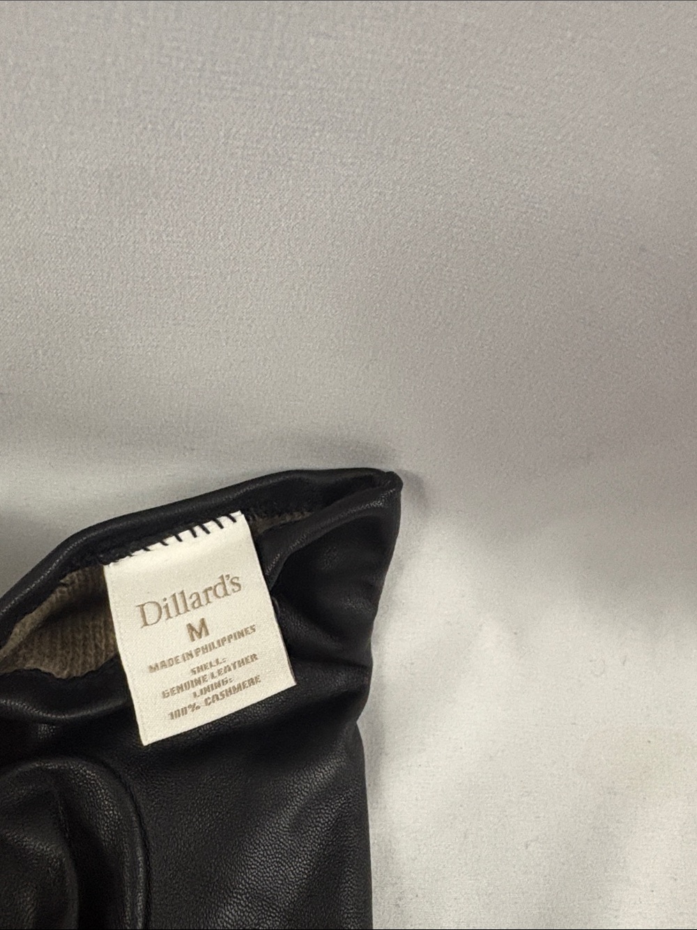 Dillards Womens Black Genuine Leather Gloves Size Medium Cashmere Lining - Picture 4 of 4